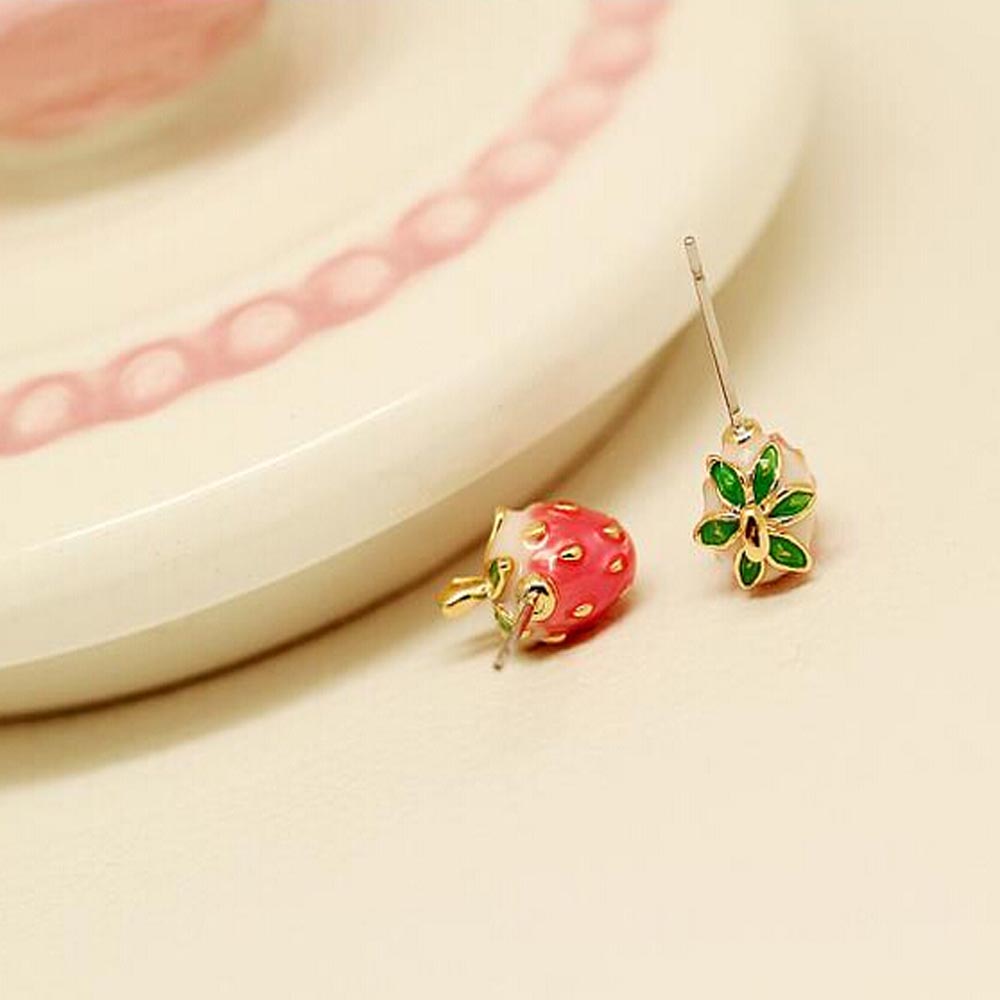 Hoa Tai Hình Trái Dâu Xinh Xắn Dành Cho Nữ