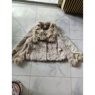 áo lông hồ ly màu khói xanh.