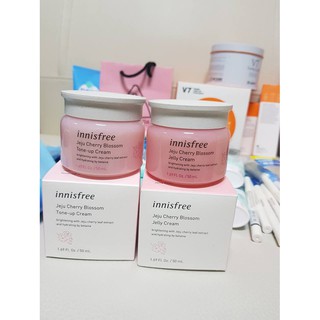 Kem Dưỡng Hoa Anh Đào Nâng Tone Da Tức Thì Innisfree Jeju Cherry Blossom Tone Up Cream
