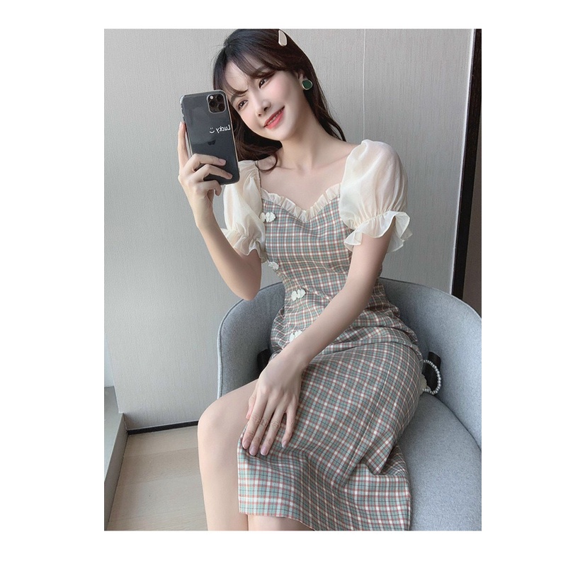 đầm lụa sọc caro xẻ tà cổ tim tay ngắn loe