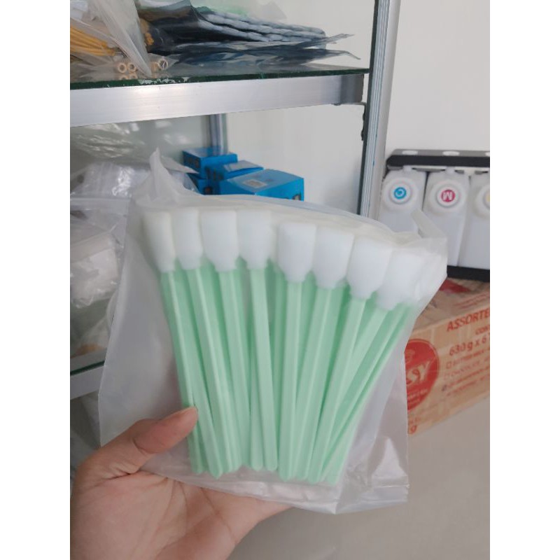 Que chùi đầu phun