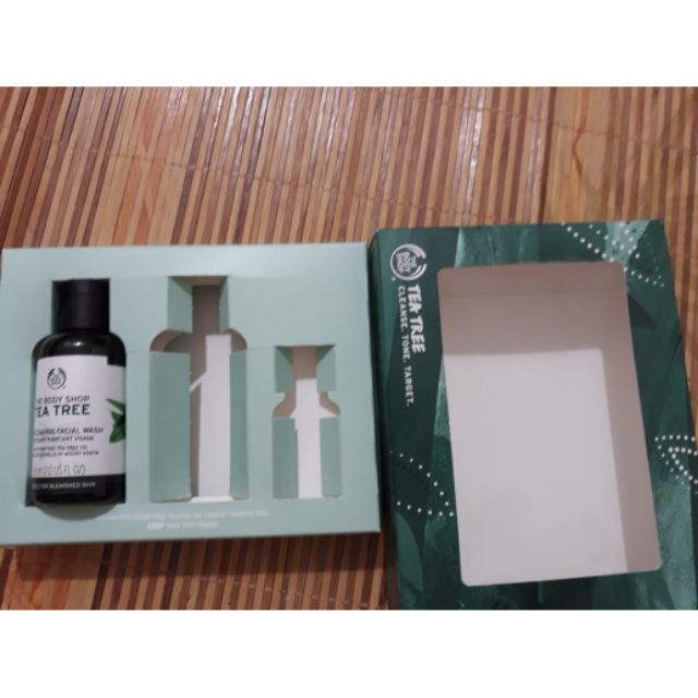 Sữa rửa mặt tràm trà TBS tea tree toner tea tree the body shop