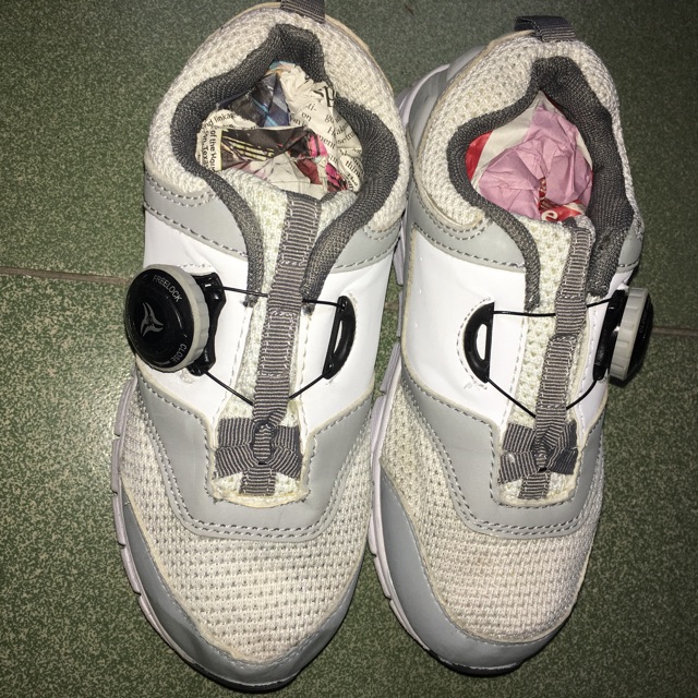 Giày si hiệu cho bé