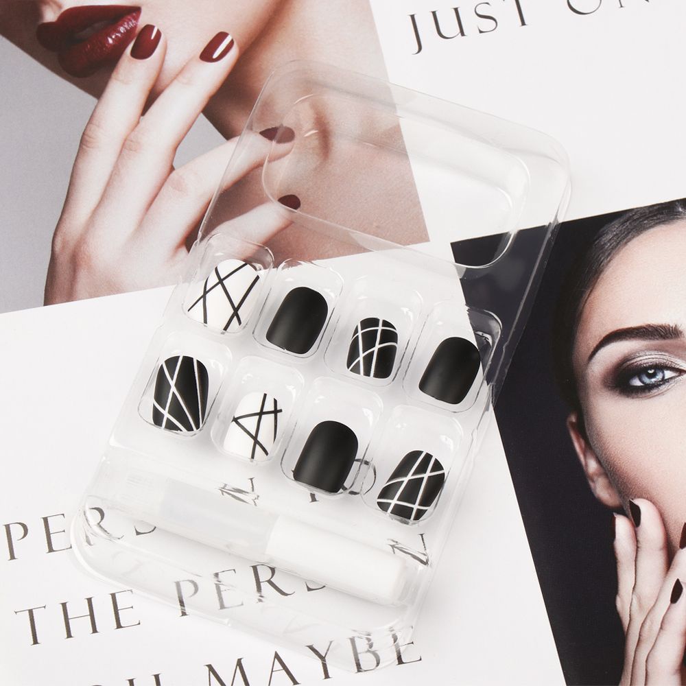 [Hàng mới về] Set 24 móng tay giả dáng ngắn màu trắng đen thời trang cho nữ