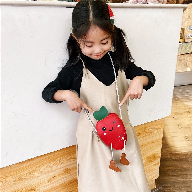 Túi Đeo Chéo Hình Cà Rốt Dễ Thương Cho Bé