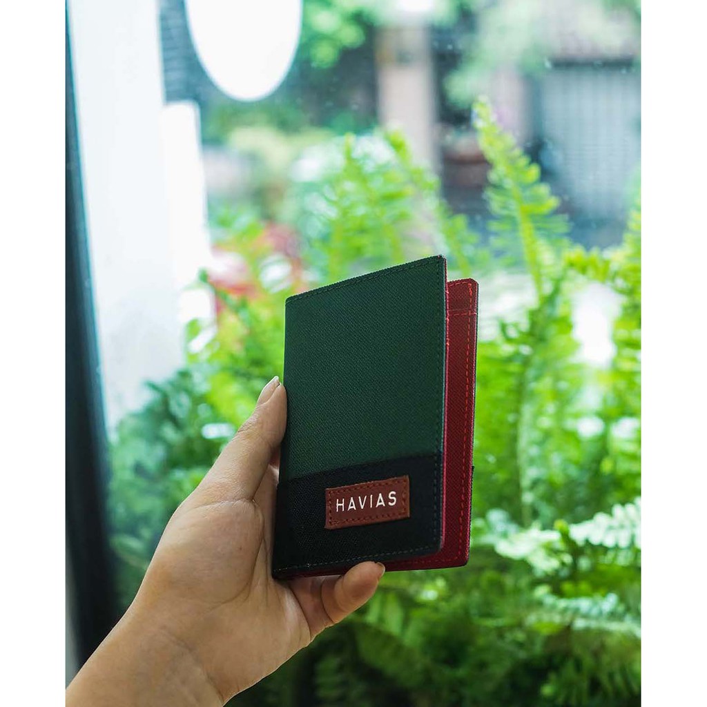 [Mã FAMALLT5 giảm 15% đơn 150k] Ví Vải Modern Fabric Vertical Wallet HAVIAS _ Xanh Rêu Đen