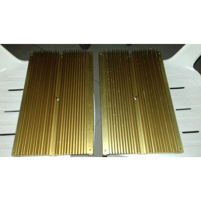 Nhôm tản nhiệt tháo máy , kích thước 22cm x 32cm .