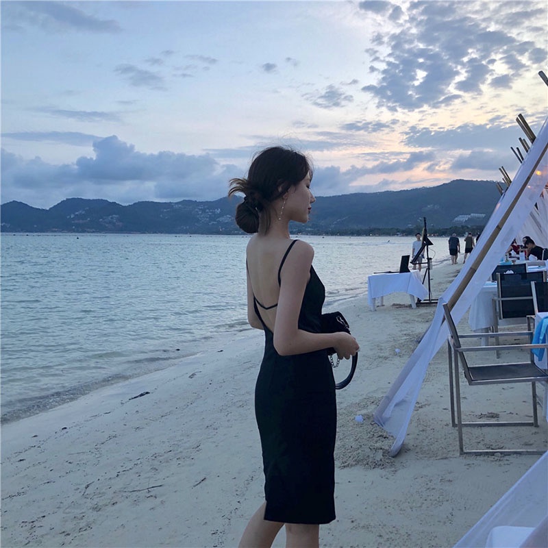 Đầm IELGY hai dây dáng chữ A màu đen trơn thời trang đi biển xinh xắn dành cho nữ