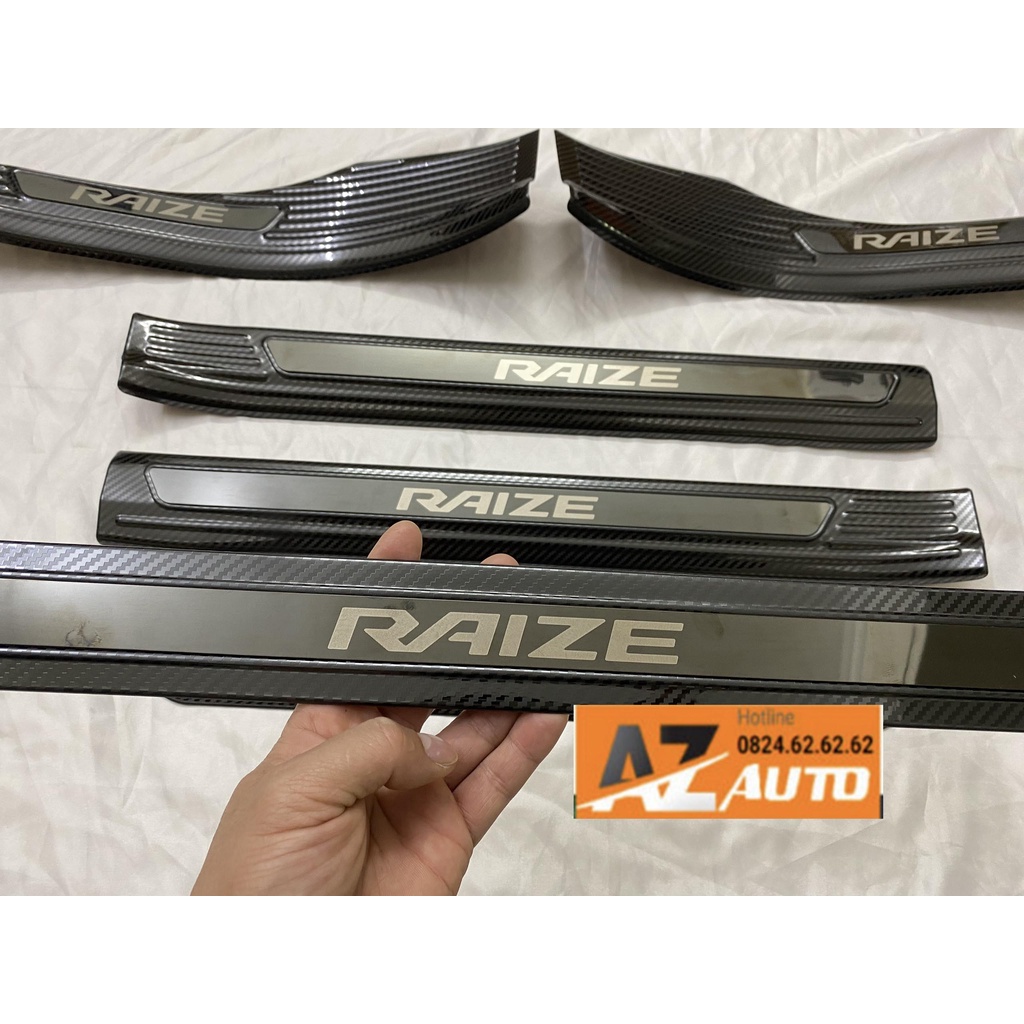 Ốp Bậc Cửa, Nẹp Bước Chân Toyota Raize 2021 - 2022, Vân Carbon Cao Cấp Tặng kèm keo dán