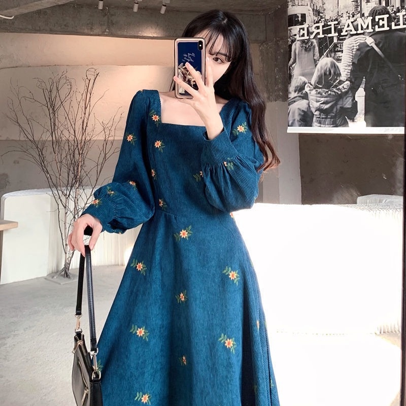 Đầm Nhung Dài Tay Cổ Vuông In Họa Tiết Xinh Xắn Theo Phong Cách Thu Đông