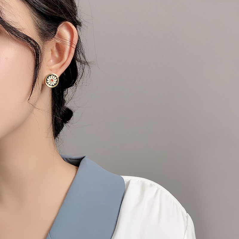 Bông Tai Mạ Bạc Mặt Hoa Cúc Phong Cách Retro