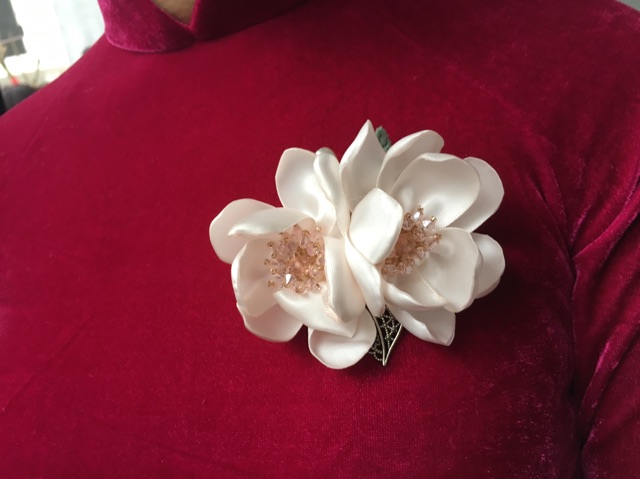 Cài áo hoa mộc lan Hannah Handmade