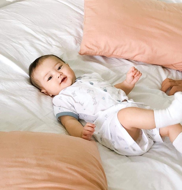 Bộ Cộc Tay Miomio Cúc Giữa Cotton Mỏng - MIO VIỆT NAM