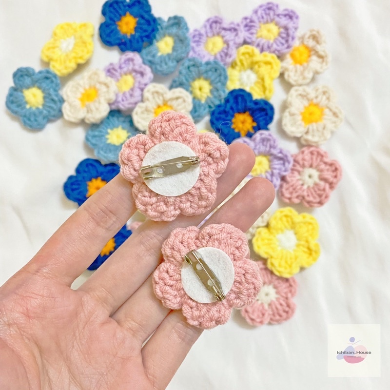 Pin hoa len handmade có móc cài nhiều cỡ