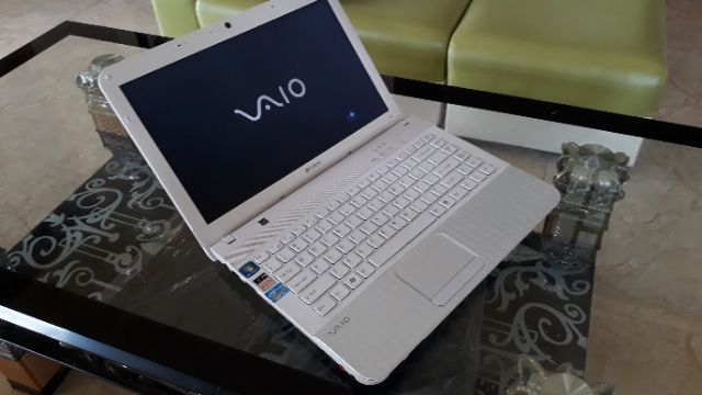 Ngọc trinh SONY VAIO i5