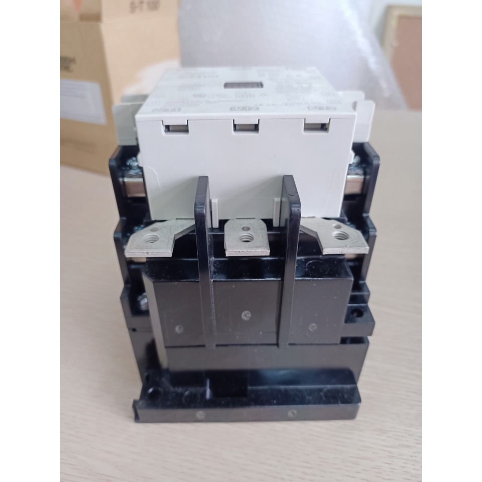 Khởi động từ  MC Mitsubishi S-T100 AC200V 100A 55kW