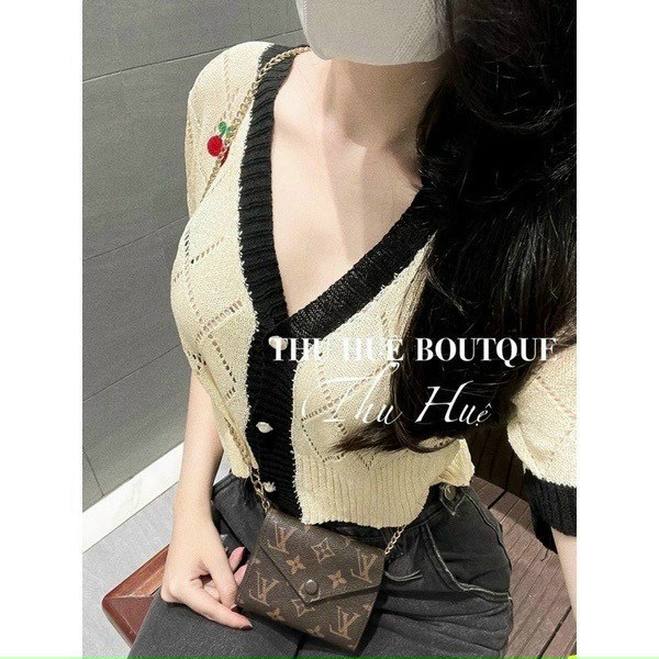 Áo len trám cherry viền cổ tim