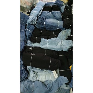 Quần legging denim H&M.