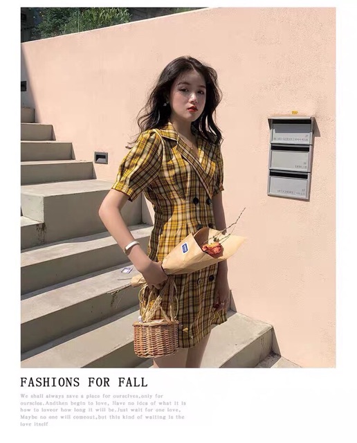 Đầm cổ vest caro vàng phối nút xb