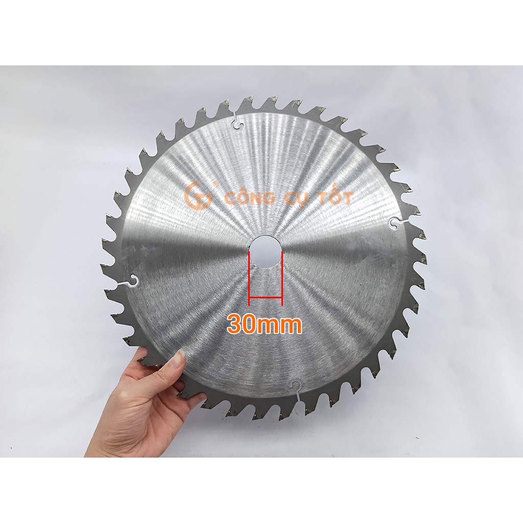 Lưỡi cưa cắt xẻ gỗ hợp kim Makita đỏ Φ300 x 40 răng x mạch cắt 3.2mm x 4500 rpm