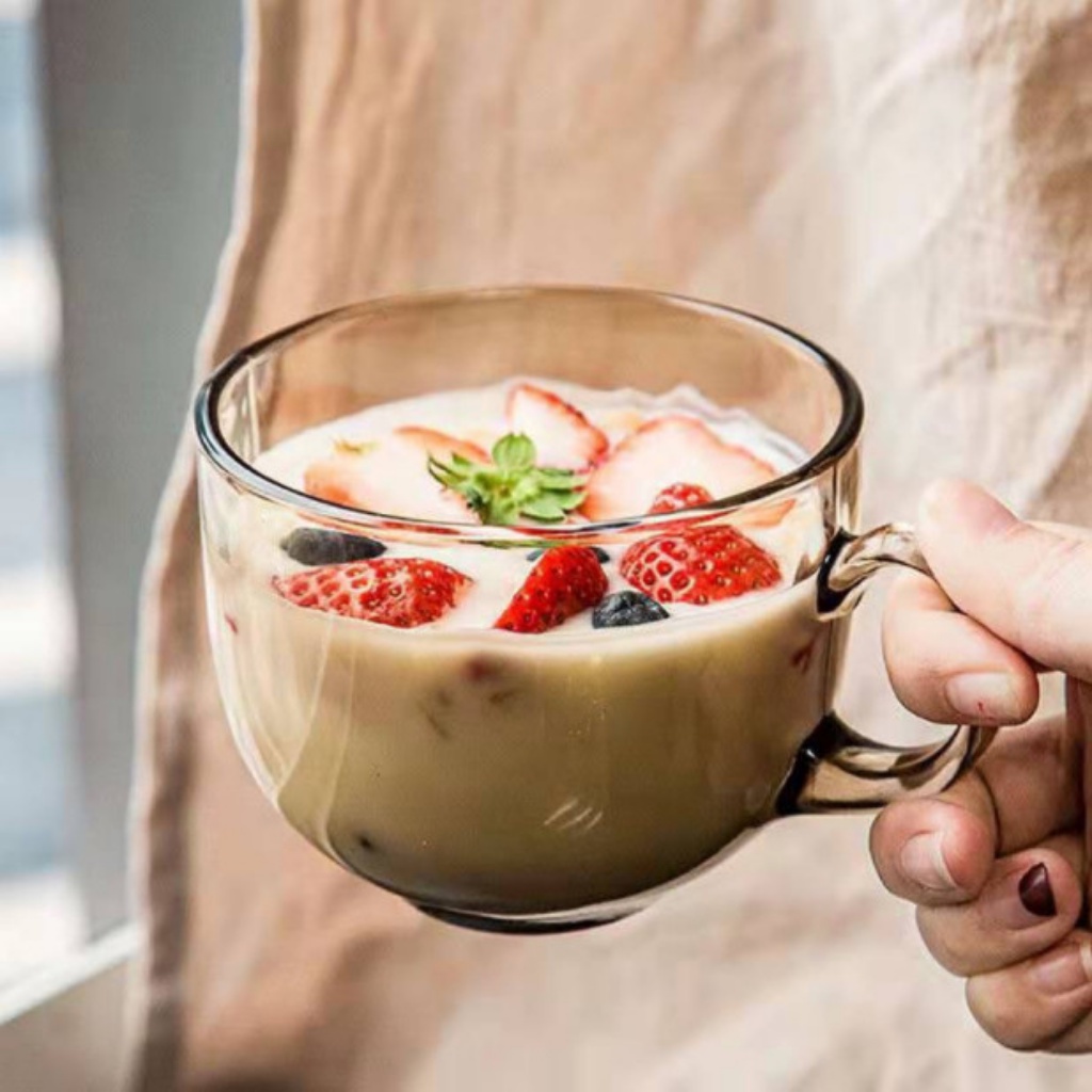 Cốc thủy tinh có quai màu hổ phách