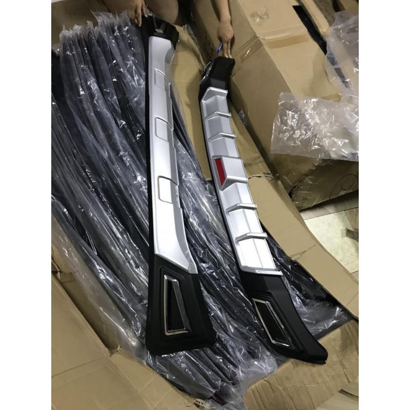 Lippo, ốp cản sau lip chia pô xe huyndai i10 sedan - hatback đời