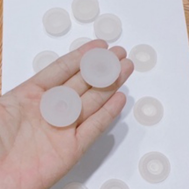 Phụ kiện giày: Có sẵn: 2 Miếng lót đế gót guốc hình tròn