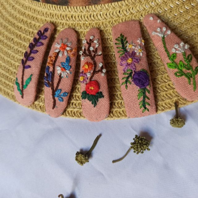 Kẹp tóc thêu hoa handmade