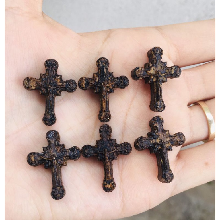 Charm Thánh Giá Trầm Hương Sánh Chìm