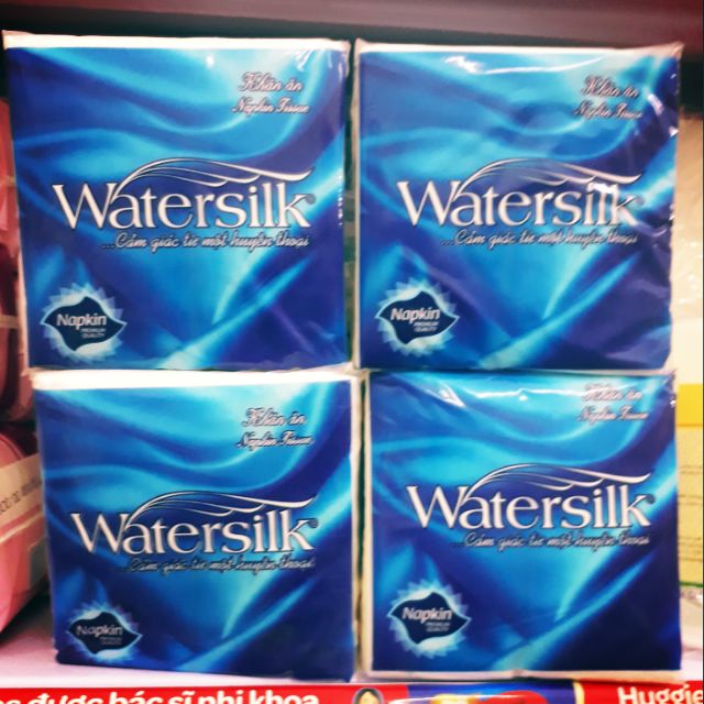 Khăn giấy lụa WATERSILK gói vuông.
