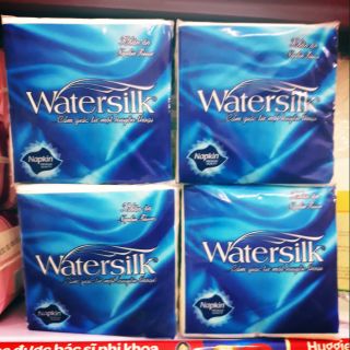 Khăn giấy lụa WATERSILK gói vuông.