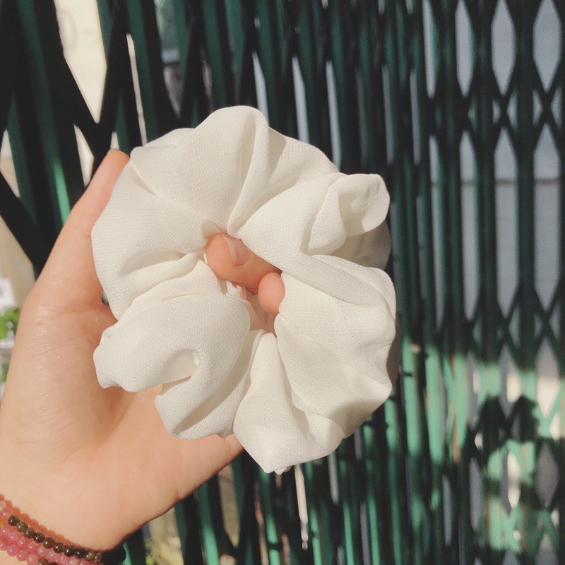 Dây buộc tóc scrunchies màu kem dễ thương