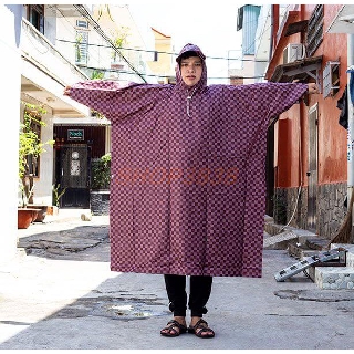 Áo mưa cánh dơi 1m6 nhựa dẻo caro cá tính