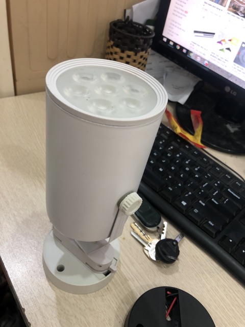 Đế rọi ray, đế ngồi đèn rọi