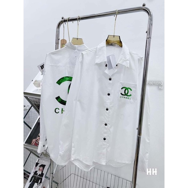 Áo sơ mi trắng lưng chanall