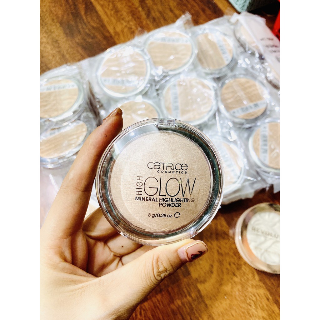 Phấn bắt sáng Catrice High Glow Mineral Highlighting Powder Đức [CHÍNH HÃNG] | BigBuy360 - bigbuy360.vn
