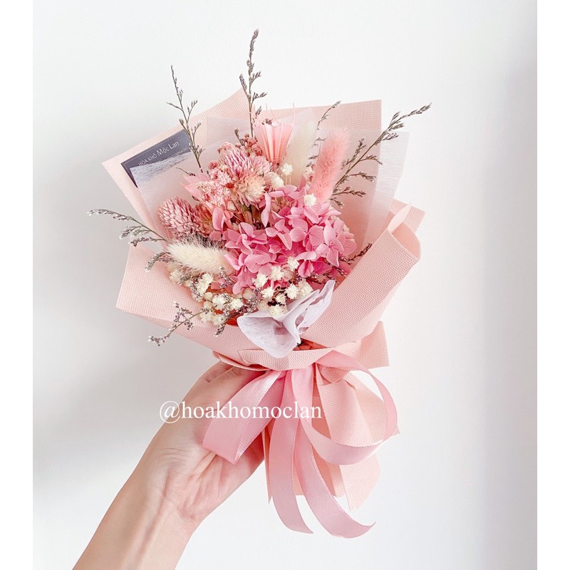 Bó hoa khô Mộc Lan bỏ hộp quà tặng giấy Kraft nắp trong suốt
