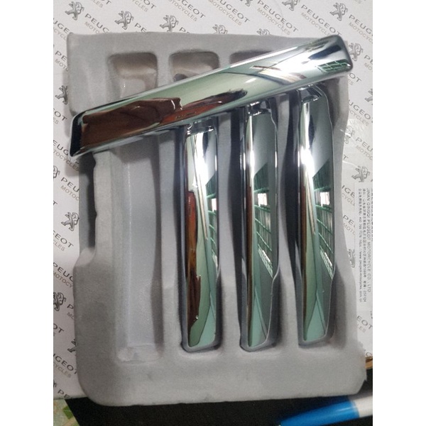 nẹp bên hông trước bên trái