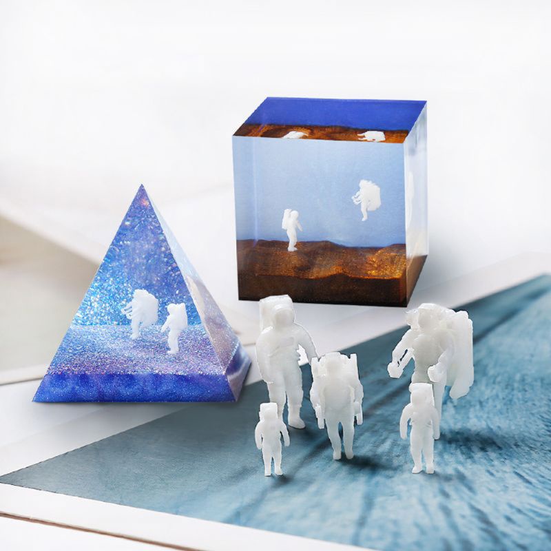 Set 5 Mô Hình Phi Hành Gia Mini Bằng Nhựa Resin Sáng Tạo DIY