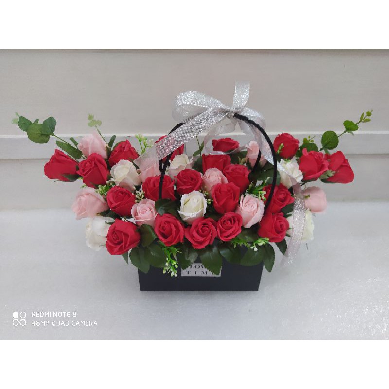 Giỏ hồng sáp sáng chảnh