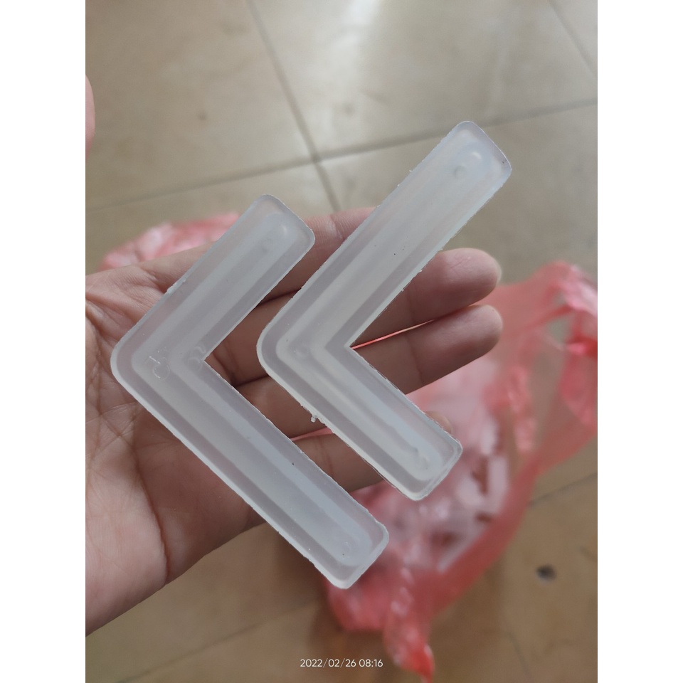 lót đế chân nhựa kệ sắt V Lỗ V30x50 hoặc V40x60