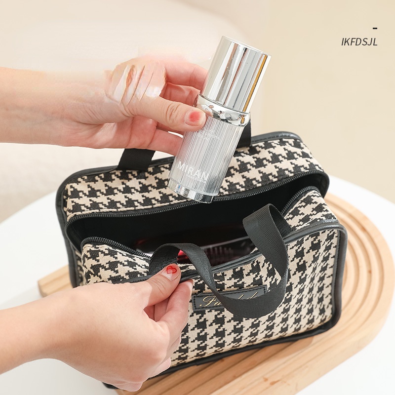 Túi Đựng Mỹ Phẩm Cỡ Lớn Tiện Lợi Khi Đi Du Lịch