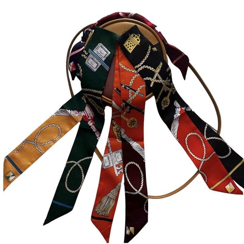 Khăn quấn túi xách nữ in hoa văn dây xích