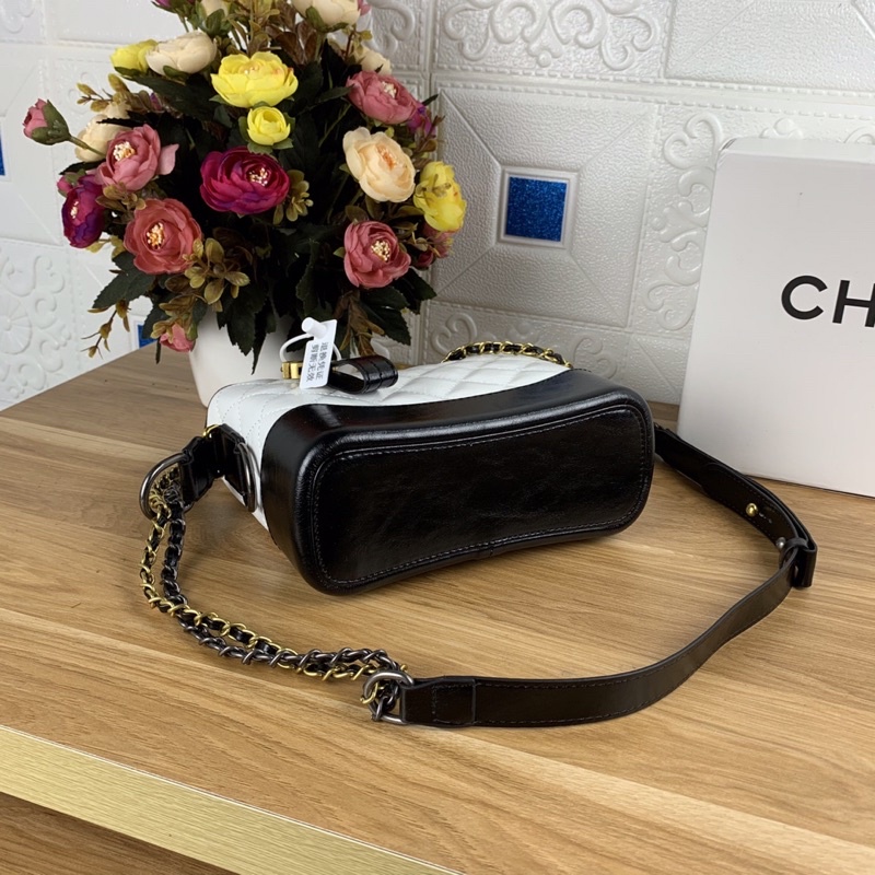 Túi xách Chanel Gabrielle màu trắng size 20cm