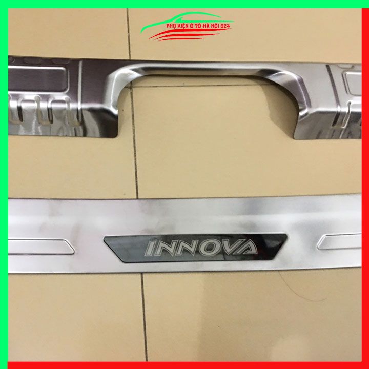 Ốp chống trầy cốp trong ngoài INOX dành cho xe Innova 2017-2021