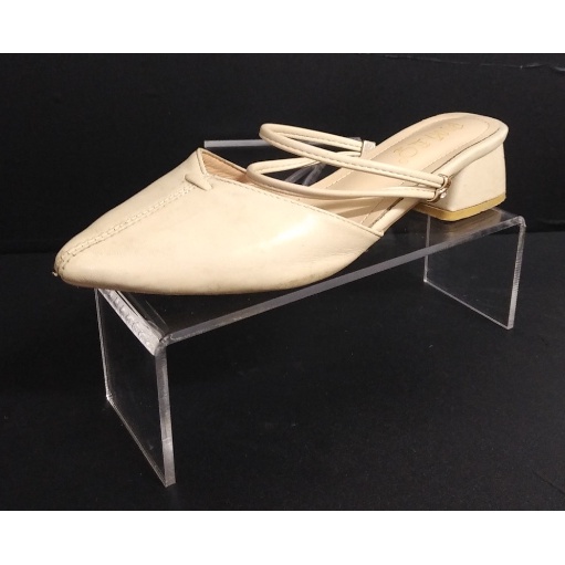 Kệ Mica Chữ U Trưng Bày Sản Phẩm