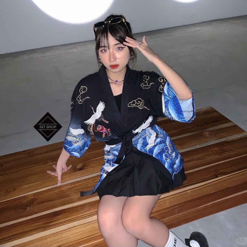 Áo kimono biển và chim đen