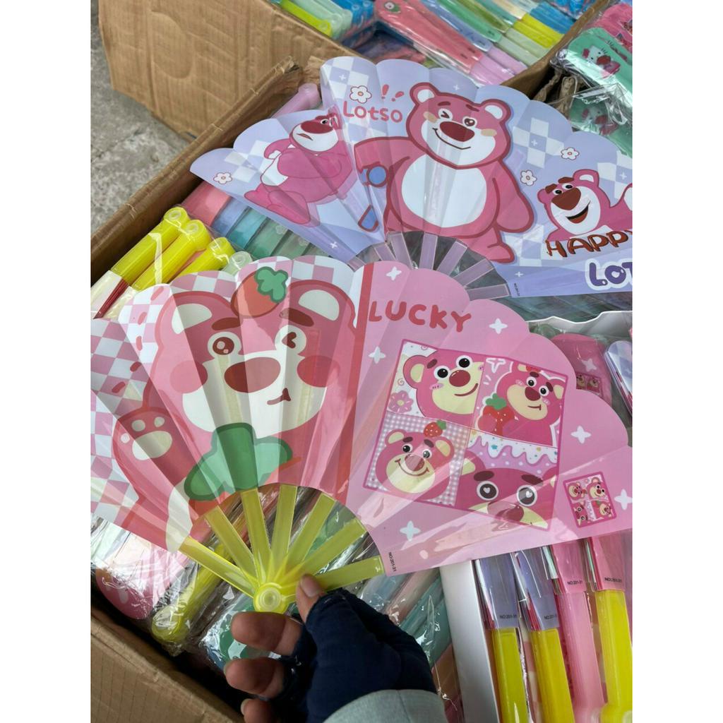 DD44AL Quạt Nhựa Cầm Tay Gấp Gọn Họa Tiết Gấu Hoạt Hình Dễ Thương