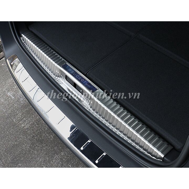 Ốp chống trầy bậc cốp trong Peugeot 5008 – Mẫu INOX( hàng cao cấp)