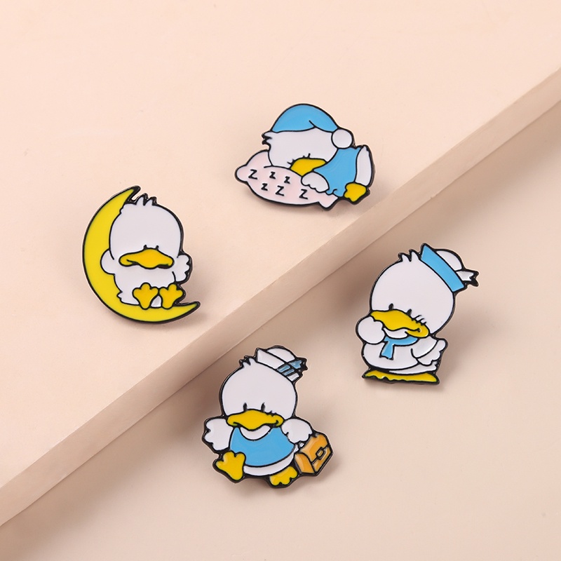 Ghim Cài Áo Hình Chú Vịt Đang Ngủ / Mặt Trăng Hoạt Hình Dễ Thương Vui Nhộn Cho Bé